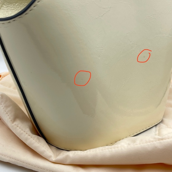 Danse Lente Full Set Mini Johnny Patent Leather Hexagonal Bucket Bag beige - Picture 6 of 12